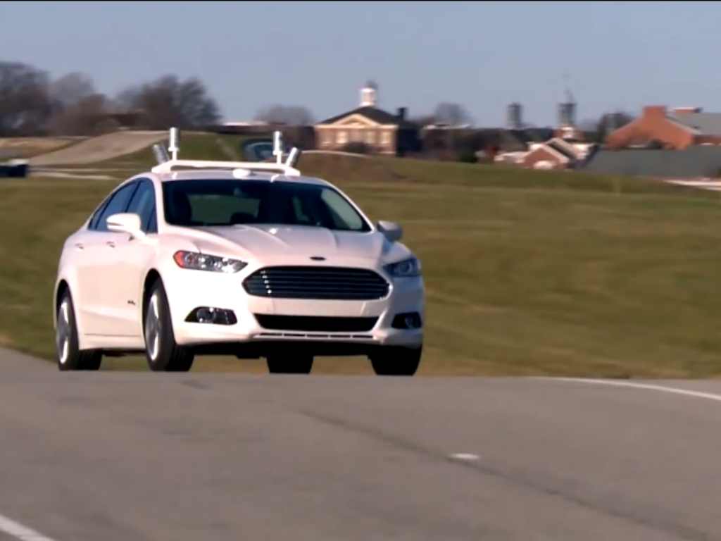 Ford quiere unirse a los fabricantes que lanzarán vehículos autónomos en el futuro. Imagen: Captura.