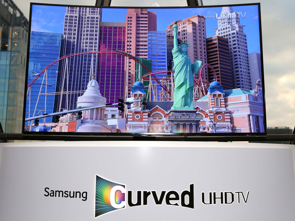 Samsung presenta televisor de 85 pulgadas que se vuelve curvo al tocar un  botón