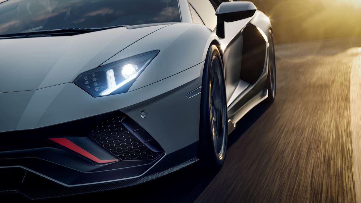 Lamborghini presentó el nuevo V12, el último que funcionará con gasolina •  
