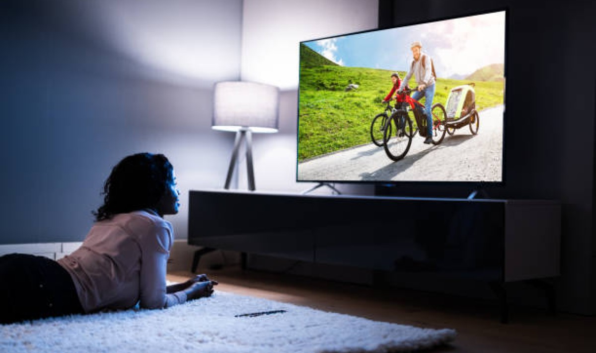 Proyectores vs televisores: el eterno debate en el que el tamaño importa