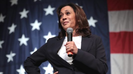 Criticas a Elon Musk por compartir un video de Kamala Harris creado con inteligencia artificial